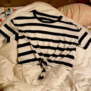 Black and white strip Levi’s crop tee